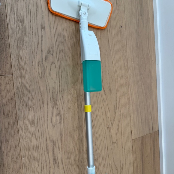 Lovevery - Working Mop from The Storyteller Kit, Age 3-4 - Picture 3 of 3